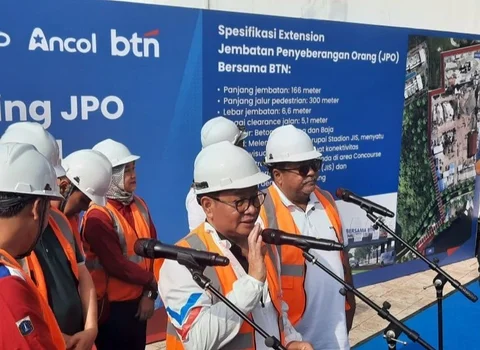 Gubernur DKI Jakarta Pramono Anung mengklarifikasi bahwa imbauan Pembelajaran Jarak Jauh (PJJ) dan Work From Home (WFH) di Jakarta hanya berlaku saat curah hujan tinggi, dengan batas waktu hingga 28 Januari 2026, memicu pertanyaan tentang normalisasi akti