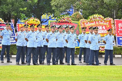 Prajuruit TNI AU saat mengikuti upacara peringatan HUT ke-4 Koopsudnas di Makoopsudnas Halim Perdanakusuma, jakarta, Rabu *28/01/2026).