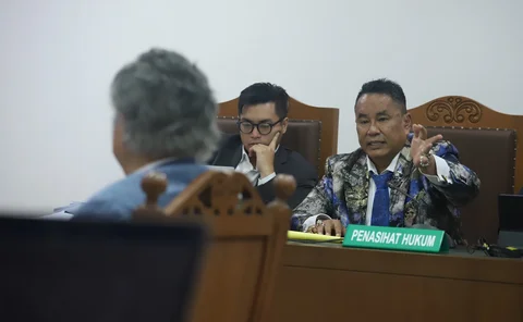 Gayus Lumbuun memberikan keterangan sebagai saksi ahli dalam sidang gugatan perdata CMNP di Pengadilan Negeri Jakarta Pusat, Rabu (28/01/2026)..