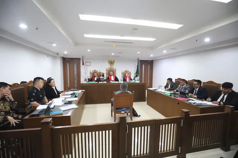 Gayus Lumbuun memberikan keterangan sebagai saksi ahli dalam sidang gugatan perdata CMNP di Pengadilan Negeri Jakarta Pusat, Rabu (28/01/2026)..