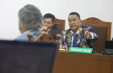 Gayus Lumbuun memberikan keterangan sebagai saksi ahli dalam sidang gugatan perdata CMNP di Pengadilan Negeri Jakarta Pusat, Rabu (28/01/2026)..