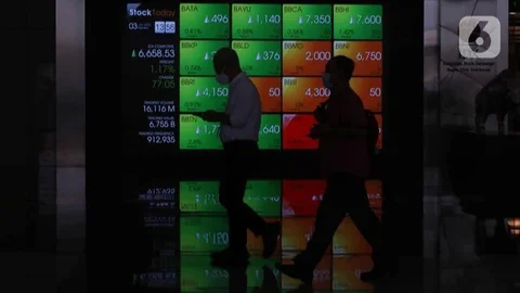 Pergerakan saham di BEI, Jakarta, Senin (13/2). Pembukaan perdagangan bursa hari ini, Indeks Harga Saham Gabungan (IHSG) tercatat menguat 0,57% atau 30,45 poin ke level 5.402,44. (Liputan6.co