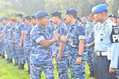 Pangkoopsudnas Marsdya TNI Minggit Tribowo memimpin Apel Luar Biasa awal tahun 2026 di Lapangan Apel Makoopsudnas Halim Perdanakusuma Jakarta Timur.