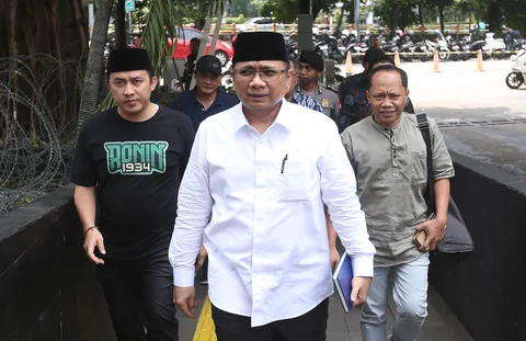 Tersangka kasus dugaan korupsi kuota haji dan penyelenggaraan ibadah haji Yaqut Cholil Qoumas saat memenuhi panggilan KPK di Gedung Merah Putih KPK, Jakarta, Jumat (30/1/2026)