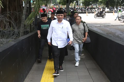 Tersangka kasus dugaan korupsi kuota haji dan penyelenggaraan ibadah haji Yaqut Cholil Qoumas saat memenuhi panggilan KPK di Gedung Merah Putih KPK, Jakarta, Jumat (30/1/2026)