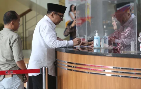 Tersangka kasus dugaan korupsi kuota haji dan penyelenggaraan ibadah haji Yaqut Cholil Qoumas saat memenuhi panggilan KPK di Gedung Merah Putih KPK, Jakarta, Jumat (30/1/2026)