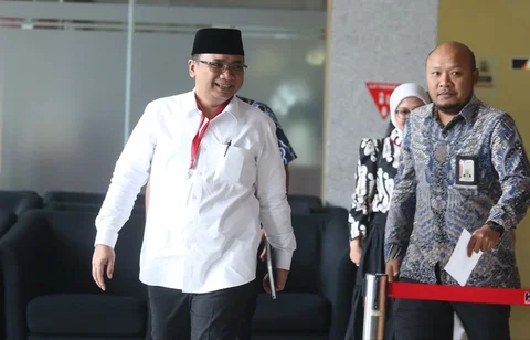 Tersangka kasus dugaan korupsi kuota haji dan penyelenggaraan ibadah haji Yaqut Cholil Qoumas saat memenuhi panggilan KPK di Gedung Merah Putih KPK, Jakarta, Jumat (30/1/2026)