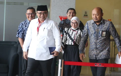 Tersangka kasus dugaan korupsi kuota haji dan penyelenggaraan ibadah haji Yaqut Cholil Qoumas saat memenuhi panggilan KPK di Gedung Merah Putih KPK, Jakarta, Jumat (30/1/2026)