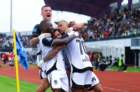 Pemain Persija Jakarta melakukan selebrasi setelah mencetak gol ke gawang Persita Tangerang dalam laga BRI Super League 2025/2026 di Indomilk Arena, Tangerang, Banten, Jumat (30/01/2026).