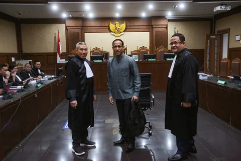 Mantan Mendikbudristek Nadiem Anwar Makarim saar menghadiri sidang pembacaan dakwaan kasus dugaan korupsi  di Pengadilan Tipikor Jakarta, Senin (05/01/2026).