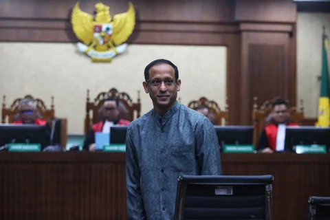 Mantan Mendikbudristek Nadiem Anwar Makarim saar menghadiri sidang pembacaan dakwaan kasus dugaan korupsi  di Pengadilan Tipikor Jakarta, Senin (05/01/2026).