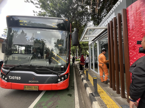 Begini Tampilan Baru Halte Perpusnas, Dilengkapi AC di Masa Uji Coba