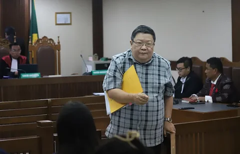 Ahli hukum perdata Gunawan Widjaja memberikan keterangan dalam sidang gugatan di Pengadilan Negeri Jakarta Pusat, Rabu (07/01/2026).