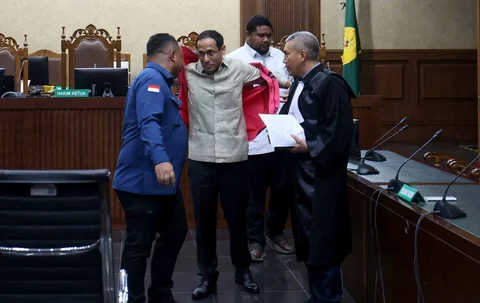 Mantan Mendikbudristek Nadiem Anwar Makarim usai menjalani sidang perkara dugaan korupsi pengadaan laptop Chromebook dan Chrome Device Management (CDM) di Pengadilan Tipikor Jakarta, Kamis (8/1/2026).