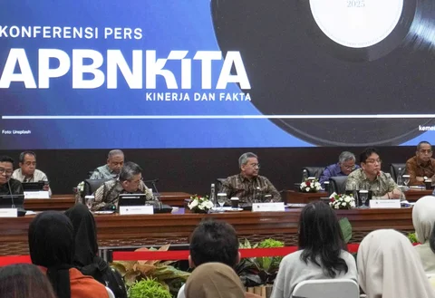 Menteri Keuangan Purbaya Yudhi Sadewa saat konferensi pers &ldquo;APBN Kita&rdquo; Edisi Januari 2026 di Gedung Djuanda I, Jakarta, Kamis (08/01/2026).