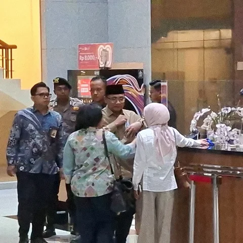 Eks Menag Yaqut Usai Diperiksa KPK