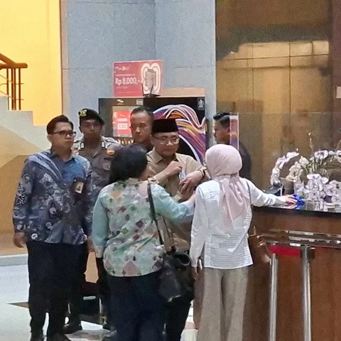 Eks Menag Yaqut Usai Diperiksa KPK