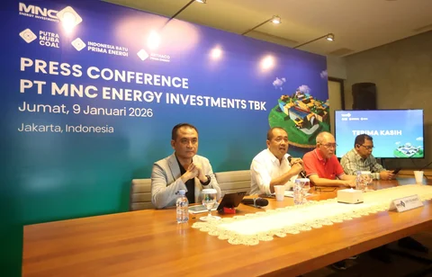 (Dari kiri ke kanan) Direktur PT MNC Energy Investments Tbk Leader D.S. Daeli, Direktur Utama PT MNC Energy Investments Tbk Suryo Eko Hadianto, Deputy Chief Operation Officer Tji Jang, dan Wakil Direktur Utama PT MNC Energy Investments Tbk A. Wishnu Handoyono saat konferensi Pers PT MNC Energy Investments Tbk (IATA) di Jakarta, Jumat (09/01/2026).
