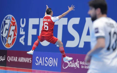 Pemain Timnas Futsal Indonesia, Samuel Eko, melakukan selebrasi setelah mencetak gol ke gawang Irak dalam laga Grup A Piala Asia Futsal 2026 di Indonesia Arena, Jakarta, Sabtu (31/1/2026).