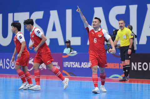 Pemain Timnas Futsal Indonesia, Samuel Eko, melakukan selebrasi setelah mencetak gol ke gawang Irak dalam laga Grup A Piala Asia Futsal 2026 di Indonesia Arena, Jakarta, Sabtu (31/1/2026).