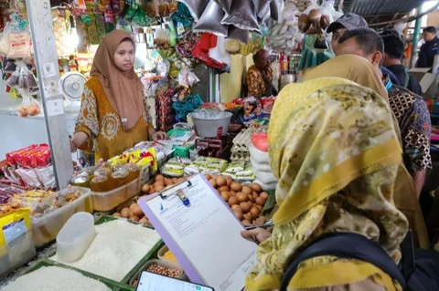 Pemerintah Kota Surabaya mengintensifkan pelaksanaan pasar murah Surabaya menjelang perayaan Imlek 2026 dan Ramadhan 1447 H untuk memastikan ketersediaan dan stabilitas harga bahan pokok bagi masyarakat.