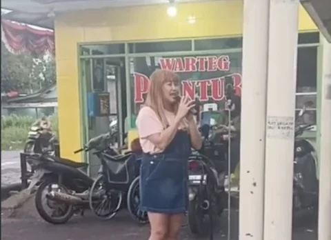 Dulu Terkanal, Kini Pinkan Mambo Ngamen di Jalanan Demi Susu Anak