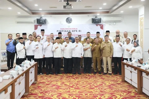 Kasatgas Tito Karnavian saat acara Penyerahan Bantuan kepada Daerah Terdampak bersama Pimpinan MPR RI