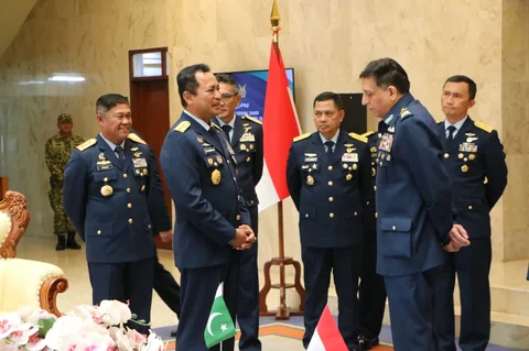 Pangkoopsudnas Dampingi Kasau TNI AU Sambut Air Chief Marshal Pakistan