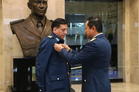 Kasau Marsekal TNI M Tonny Harjono menyambut Chief of Air Staff Pakistan Air Chief Marshal Zaheer Akhmad Babar dalam kunjungan kehormatan di Mabes TNI AU Cilangkap Jakarta, Selasa (10/02/2026).