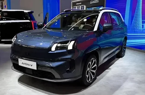 Aion V tampil modern dengan garis bodi tajam dan lampu depan unik yang disebut mirip dinosaurus T-Rex (Qiche Yangcongquan)