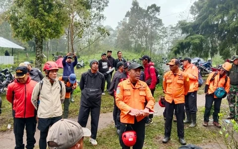 pencarian pendaki yang hilang di bukit mongkrang