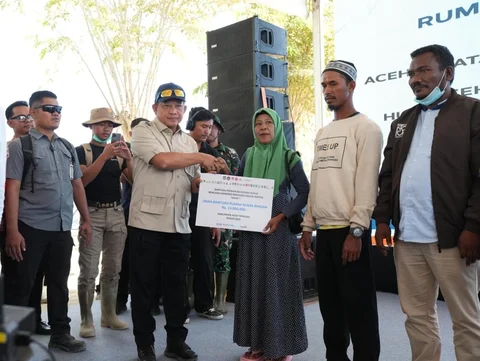 Pemerintah serahkan bantuan perbaikan rumah secara serentak dari Kabupaten Aceh Tamiang