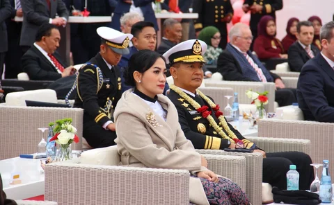 Wakil Kepala Staf Angkatan Laut Laksdya TNI Erwin S. Aldedharma saat memimpin prosesi peresmian KRI Canopus-936 di galangan Abeking & Rasmussen, Lemwerder, Jerman, Kamis (12/02/2026) waktu setempat.