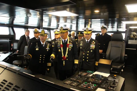 Wakil Kepala Staf Angkatan Laut Laksdya TNI Erwin S. Aldedharma saat memimpin prosesi peresmian KRI Canopus-936 di galangan Abeking & Rasmussen, Lemwerder, Jerman, Kamis (12/02/2026) waktu setempat.