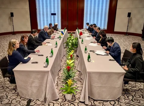 Menteri Luar Negeri Ukraina Andrii Sybiha menggelar pertemuan bilateral dengan Menteri Luar Negeri China Wang Yi di Munich