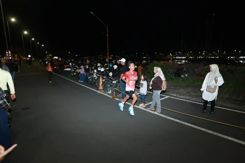 Lebih 800 Pelari Ikuti ValenTimes Night Run di Banyuwangi