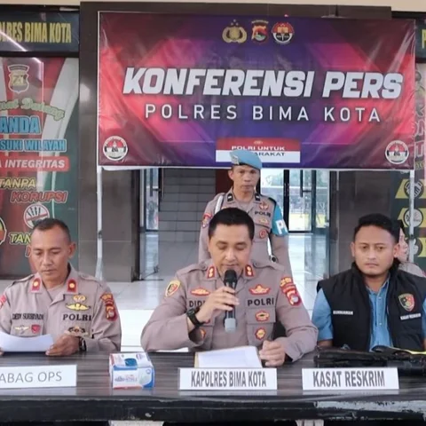 Kapolres Bima AKBP Didik Putra Kuncoro Saat Konferensi Pers Terkait Orang Hilang (Instagram @Didik_Putra_Kuncoro)