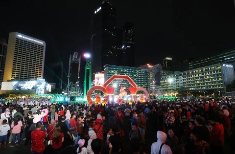 Pengunjung pada acara Transisi Ramadhan 1447 H di Bundaran HI, Jakarta, Selasa (17/2/2026).