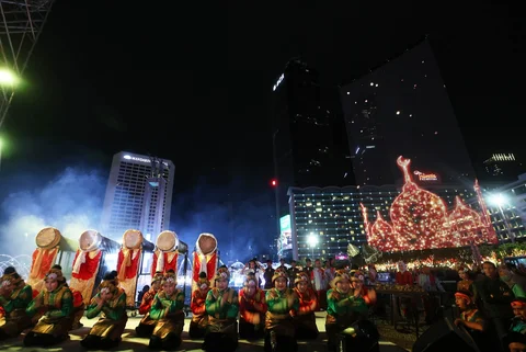 Penari beraksi pada acara Transisi Ramadhan 1447 H di Bundaran HI, Jakarta, Selasa (17/2/2026).