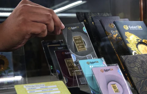 Berdasar informasi dari laman resmi Pegadaian, harga per 1 gram emas Antam, Rabu (14/5/2025), dijual Rp1.960 juta atau turun Rp20 ribu dari hari sebelumnya. (Liputan6.com/Angga Yuniar)