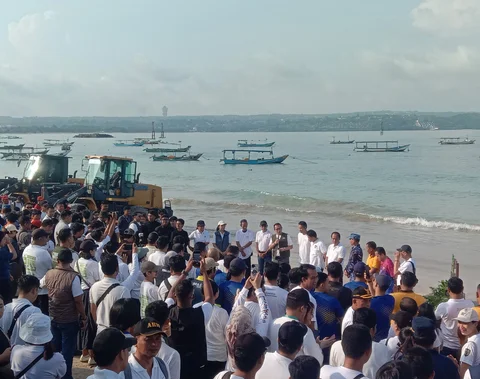 pandawara di pantai kelan bali