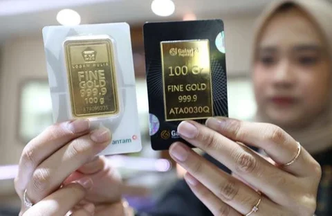 Untuk diketahui, emas buatan Antam dan Galeri24 dijual dengan kuantitas 0,5 gram hingga 1.000 gram atau 1 kilogram. Sementara untuk buatan UBS dijual dengan kuantitas 0,5 gram hingga 500 gram