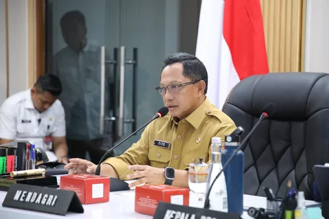Mendagri Tito Karnavian menerbitkan Surat Edaran (SE) bernomor 600.11/889/SJ