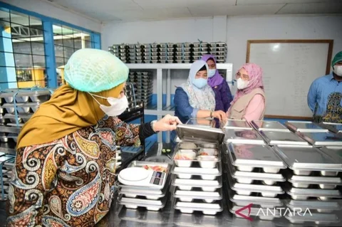 Wakil Gubernur Gorontalo Idah Syahidah Rusli Habibie menekankan pentingnya evaluasi menu Program Makan Bergizi Gratis (MBG) secara intensif demi memastikan asupan gizi anak didik sekaligus selera makan mereka.