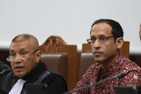 Terdakwa kasus dugaan korupsi dalam digitalisasi pendidikan pengadaan laptop Chromebook Nadiem Makarim saat menjalani sidang lanjutan dengan agenda mendengarkan keterangan saksi dari Jaksa Penuntut Umum di Pengadilan Tipikor, Jakarta, Senin (02/02/2026).
