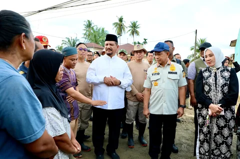 Kasatgas Tito Tinjau Progres Pembersihan Lumpur di Permukiman Aceh Tamiang oleh Praja IPDN
