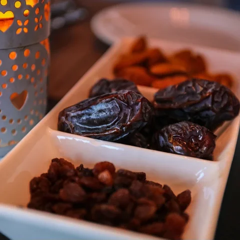 Ilustrasi ramadan. puasa, buka puasa, kurma. (Photo by Naim Benjelloun from Pexels)