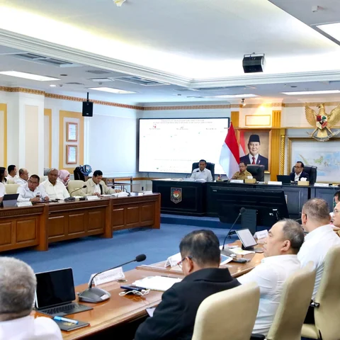 Tito Karnavian dalam Rapat Perkembangan Percepatan Rehabilitasi dan Rekontruksi Pascabencana Alam