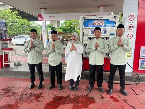 Pegawai SPBU Pertamina