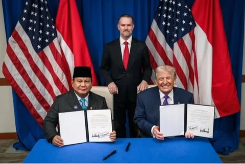 Presiden Prabowo Subianto dan Presiden Donald Trump menyepakati Perjanjian Dagang Timbal Balik, membuka lembaran baru kemitraan strategis AS-Indonesia yang menjanjikan pertumbuhan ekonomi dan kemakmuran global.